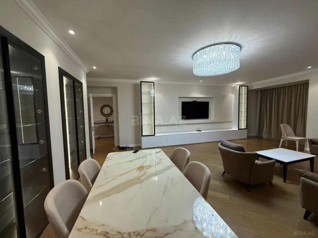 Kirayə verilir 4 otaqlı mənzil 200 m²