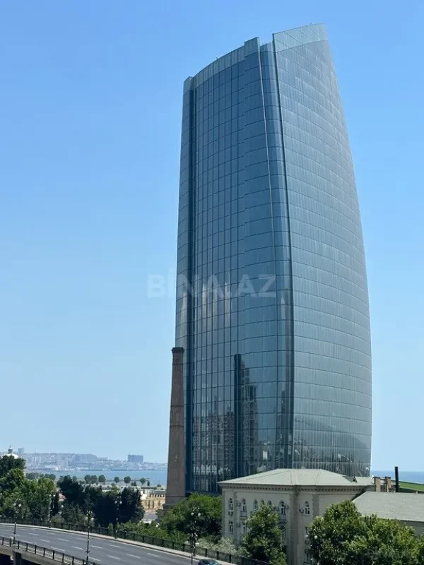 Kirayə verilir 4 otaqlı mənzil 200 m²