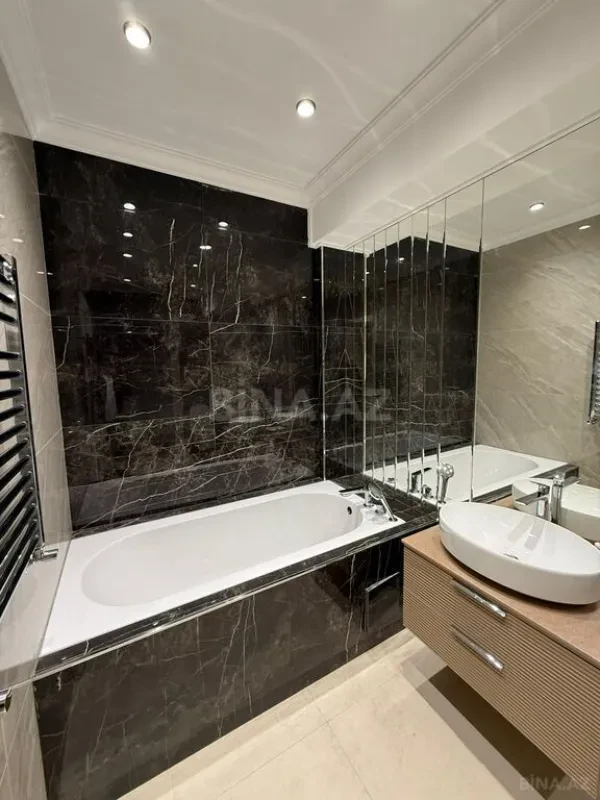 Kirayə verilir 4 otaqlı mənzil 200 m²