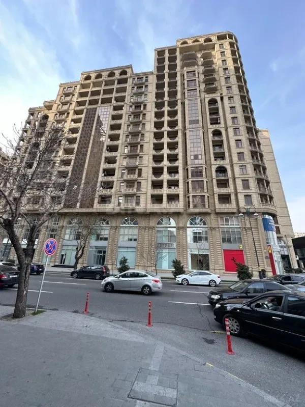 Kirayə verilir 4 otaqlı mənzil 200 m²