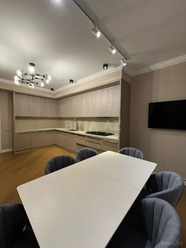 Kirayə verilir 4 otaqlı mənzil 200 m²