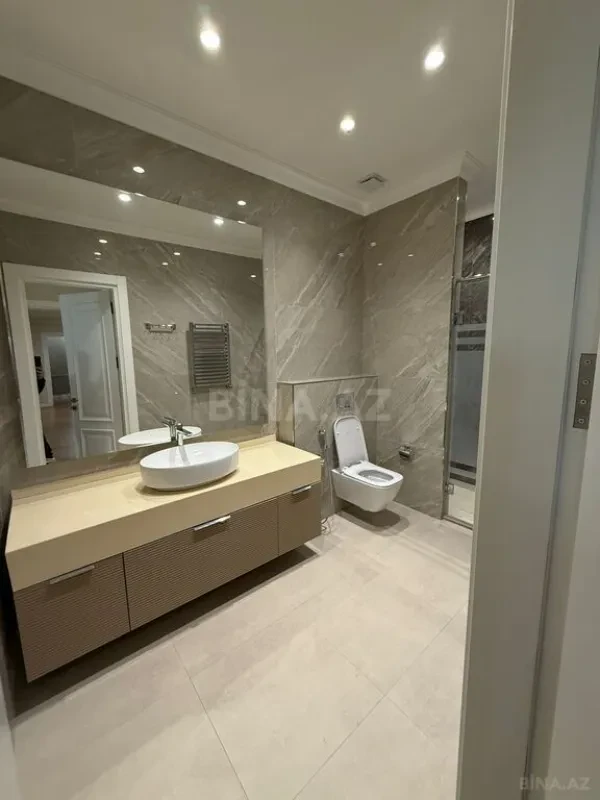 Kirayə verilir 4 otaqlı mənzil 200 m²