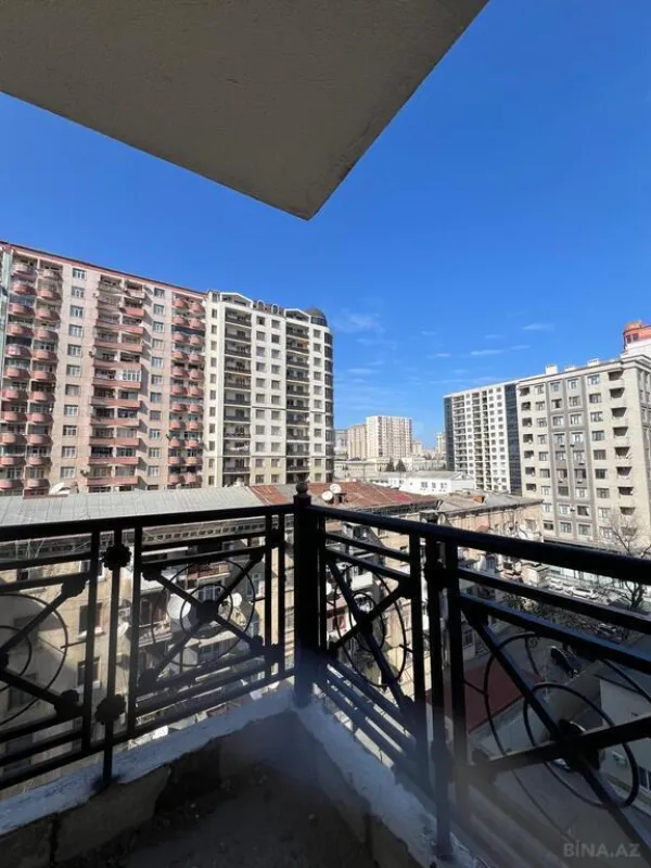 Satılır 3 otaqlı mənzil 153 m²