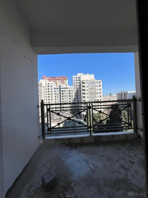 Satılır 3 otaqlı mənzil 153 m²