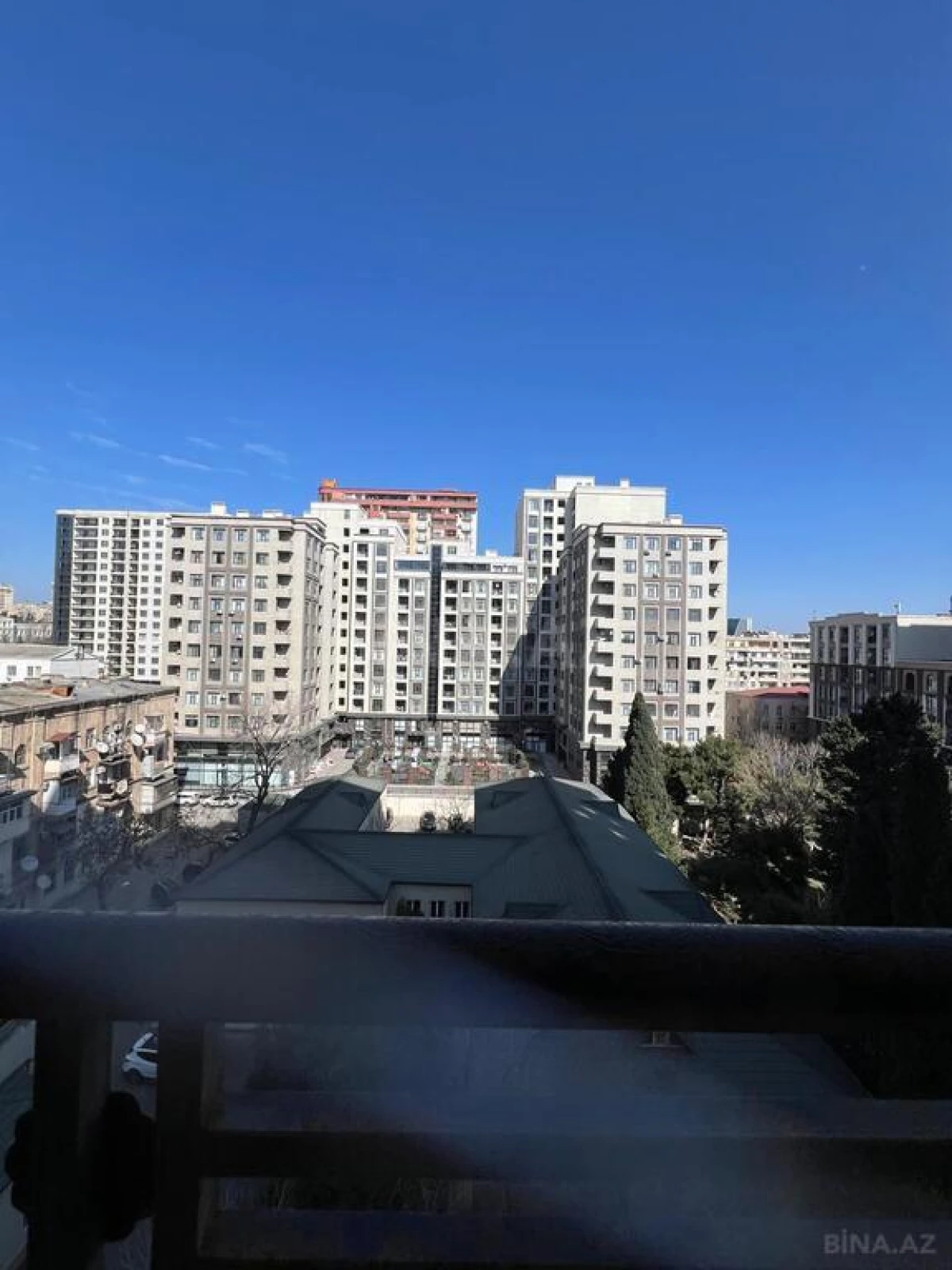 Satılır 3 otaqlı mənzil 153 m²