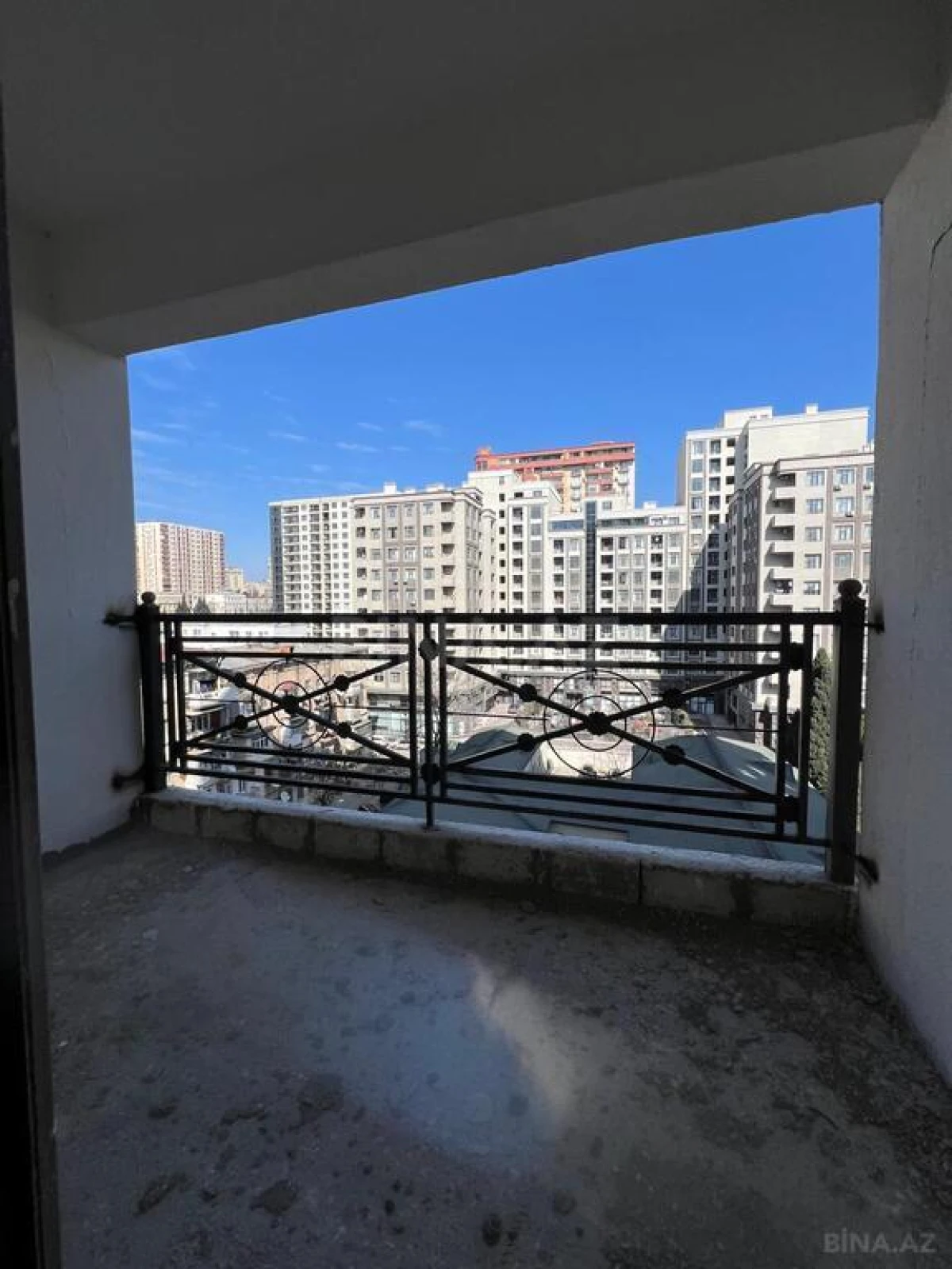 Satılır 3 otaqlı mənzil 153 m²