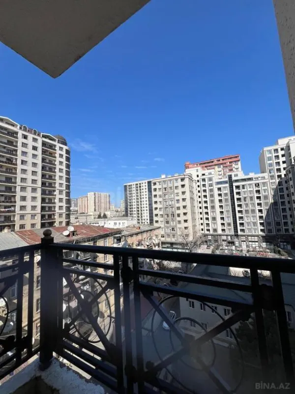 Satılır 3 otaqlı mənzil 153 m²