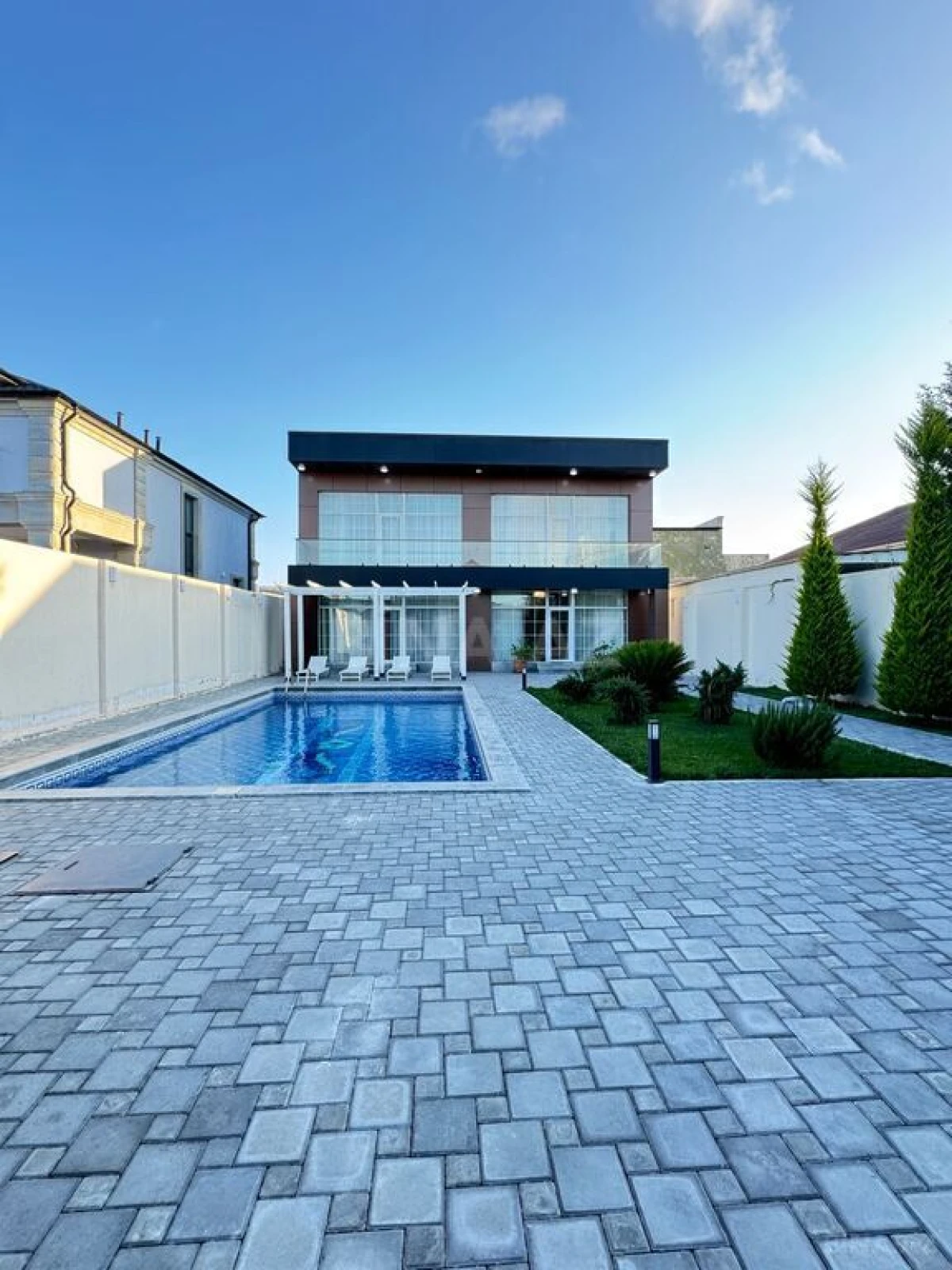 Satılır 5 otaqlı həyət evi 330 m²