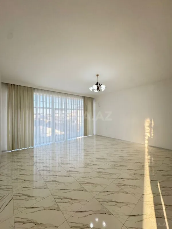 Satılır 5 otaqlı həyət evi 330 m²