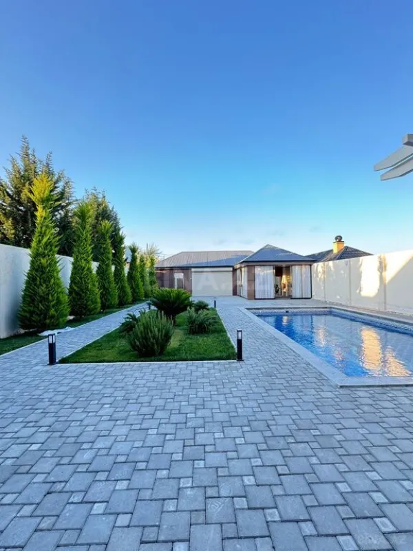 Satılır 5 otaqlı həyət evi 330 m²