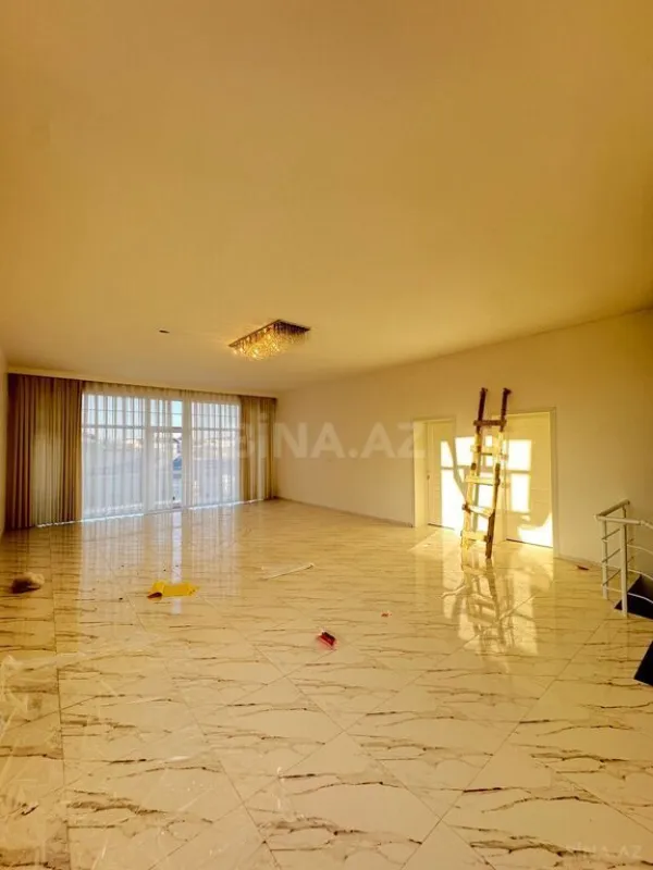 Satılır 5 otaqlı həyət evi 330 m²