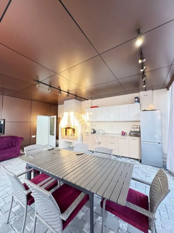 Satılır 5 otaqlı həyət evi 330 m²