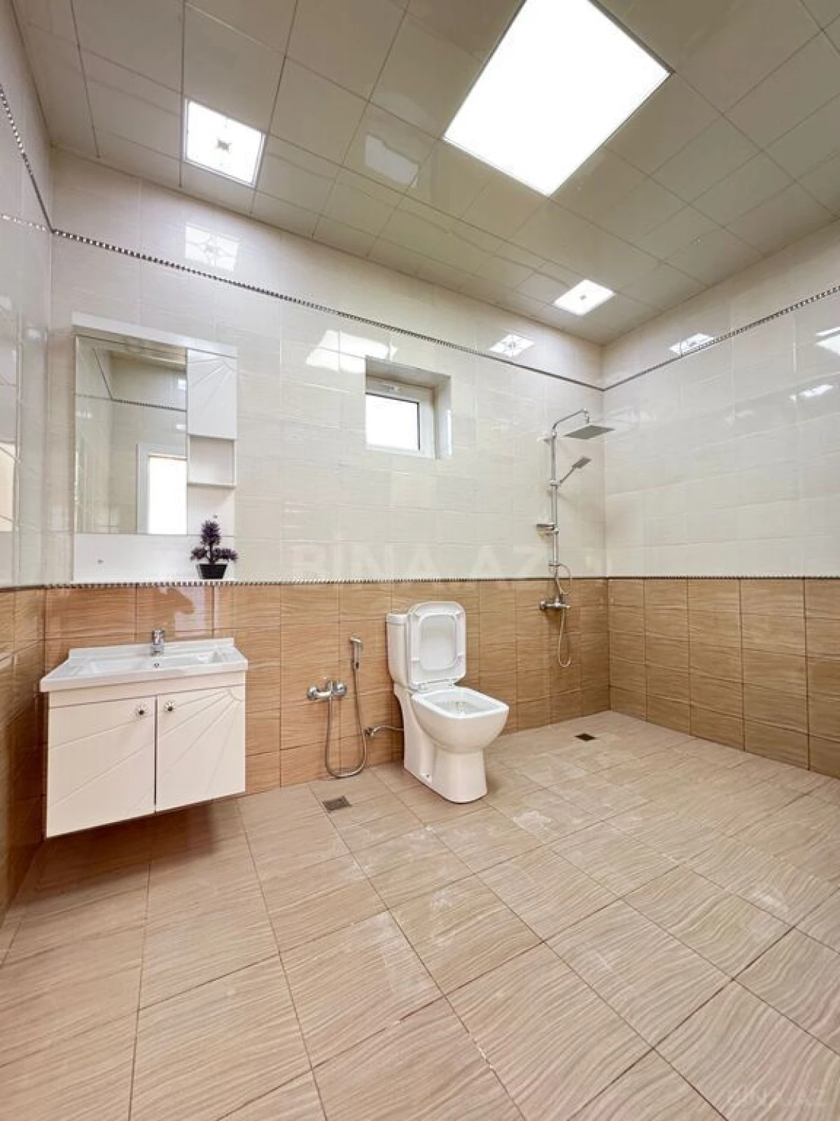 Satılır 5 otaqlı həyət evi 330 m²