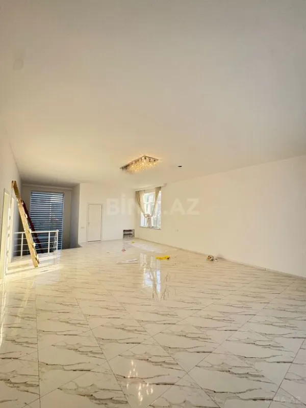 Satılır 5 otaqlı həyət evi 330 m²