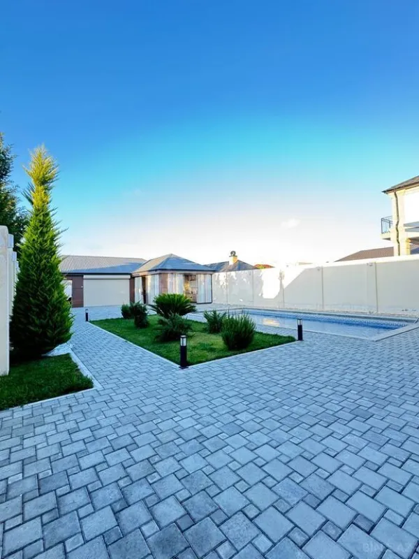 Satılır 5 otaqlı həyət evi 330 m²