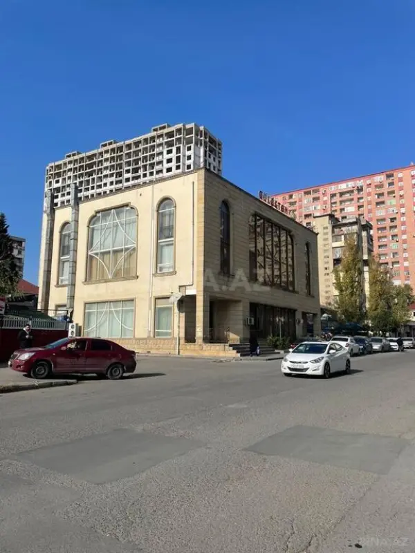 Satılır obyekt 1800 m²