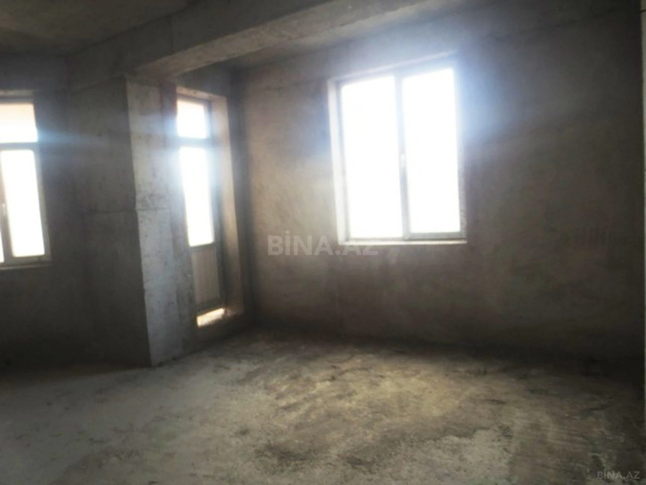 Satılır 3 otaqlı mənzil 135 m²