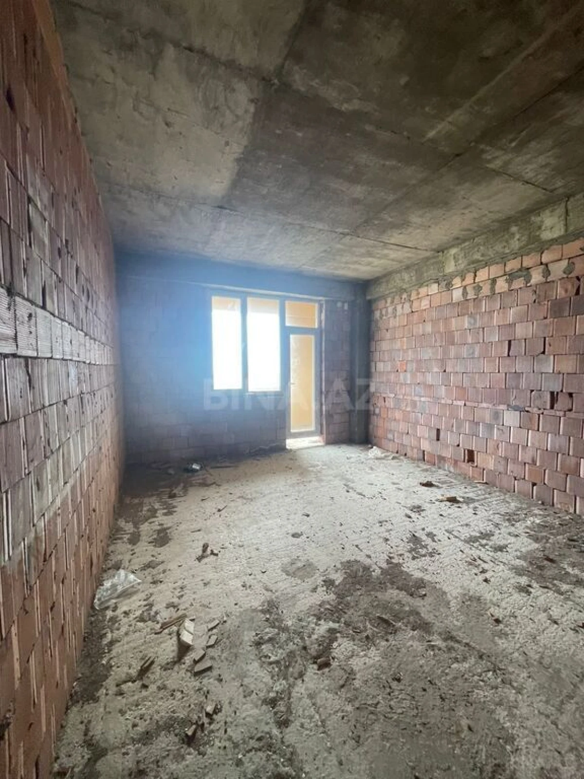 Satılır 3 otaqlı mənzil 135 m²