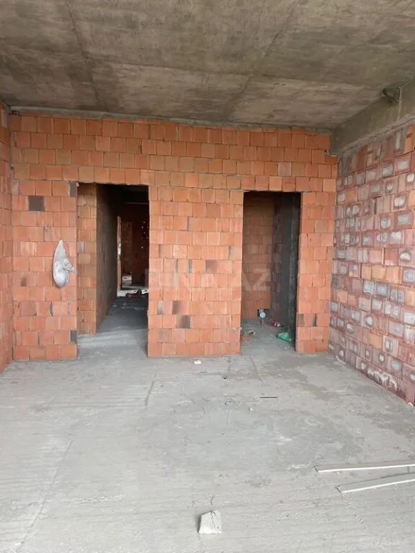 Satılır 3 otaqlı mənzil 135 m²