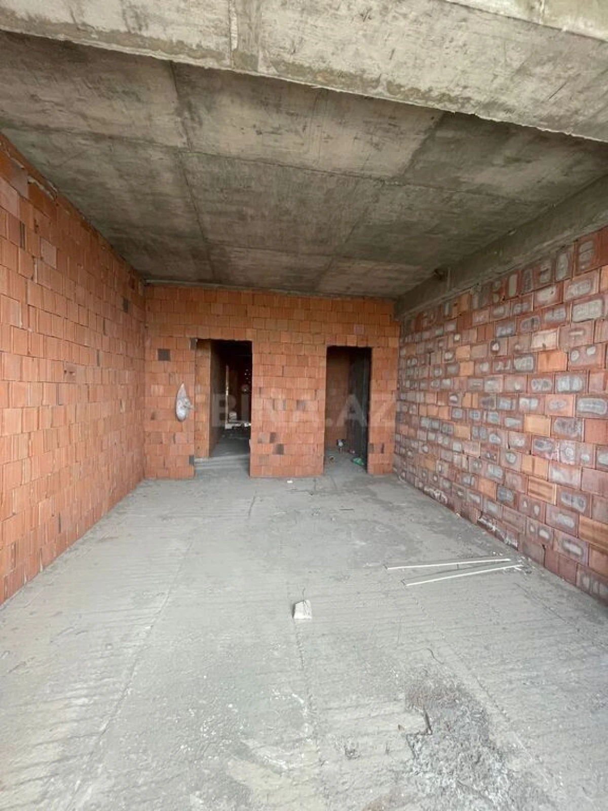 Satılır 3 otaqlı mənzil 135 m²