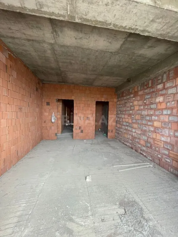 Satılır 3 otaqlı mənzil 135 m²