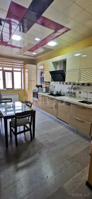 Satılır 4 otaqlı mənzil 170 m²