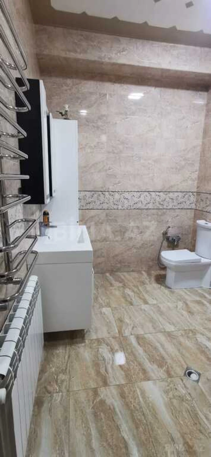 Satılır 4 otaqlı mənzil 170 m²