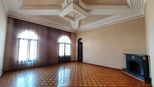Satılır 7 otaqlı mənzil 750 m²
