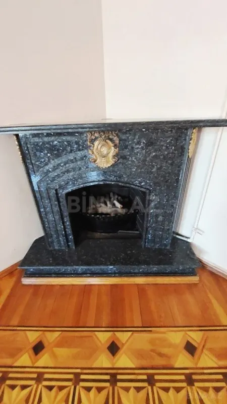 Satılır 7 otaqlı mənzil 750 m²