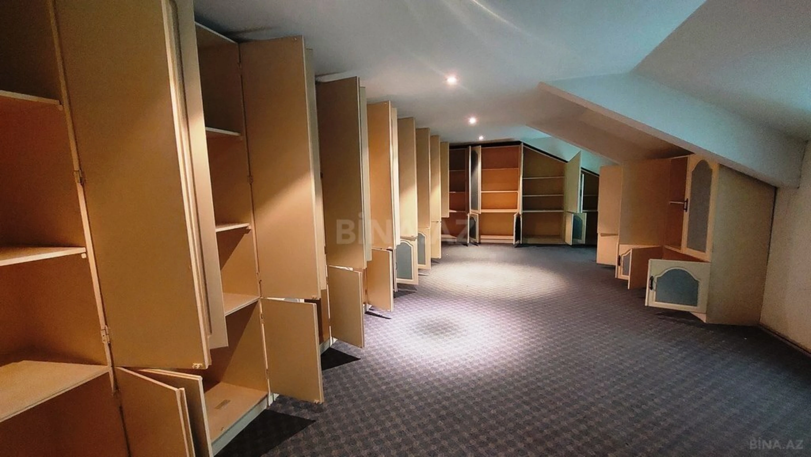 Satılır 7 otaqlı mənzil 750 m²
