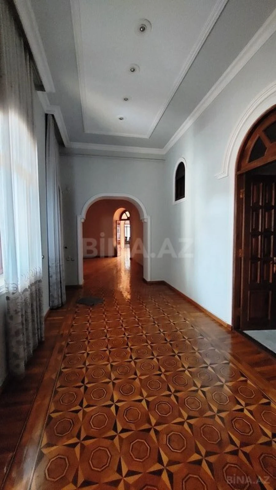 Satılır 7 otaqlı mənzil 750 m²