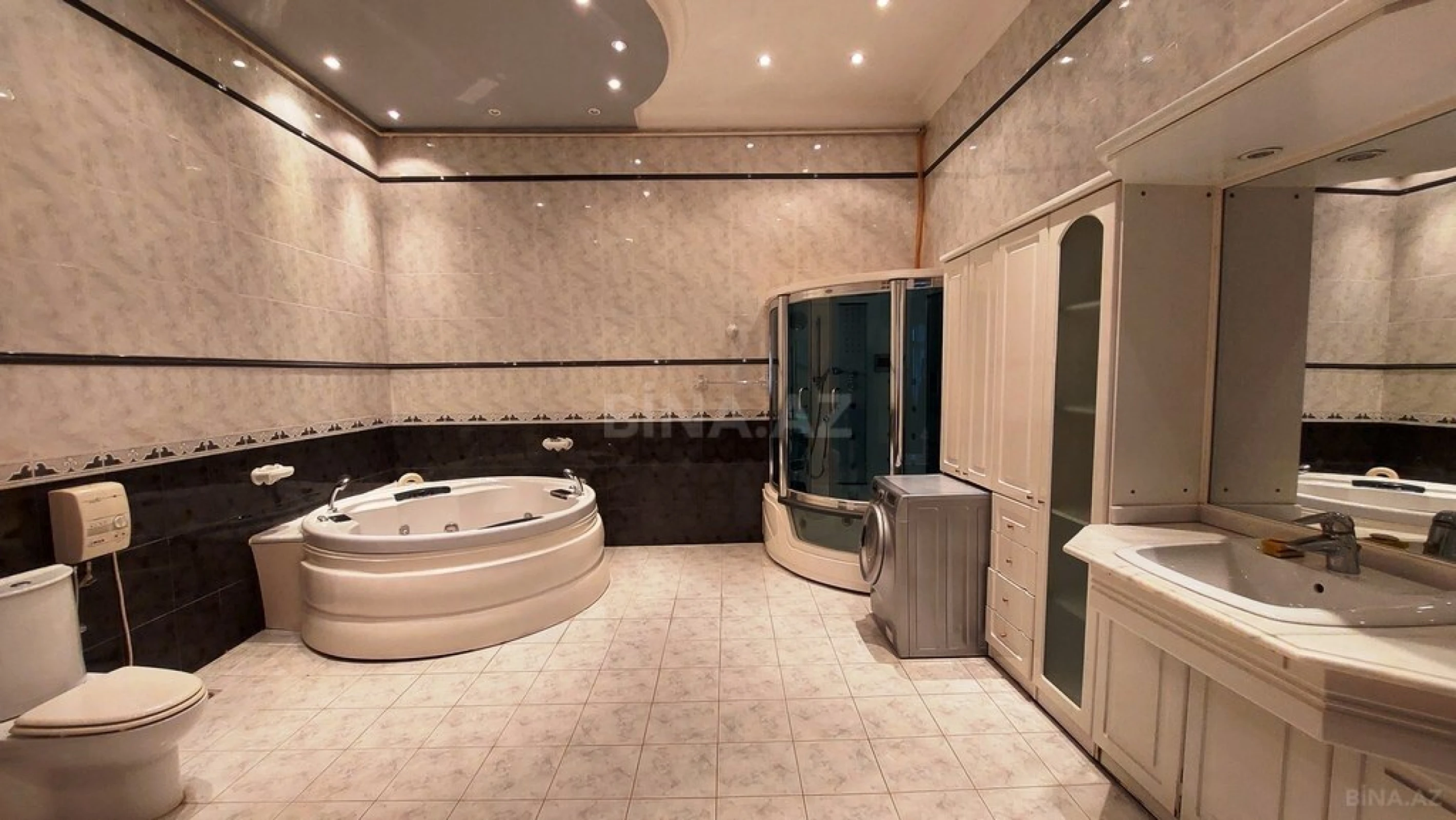 Satılır 7 otaqlı mənzil 750 m²