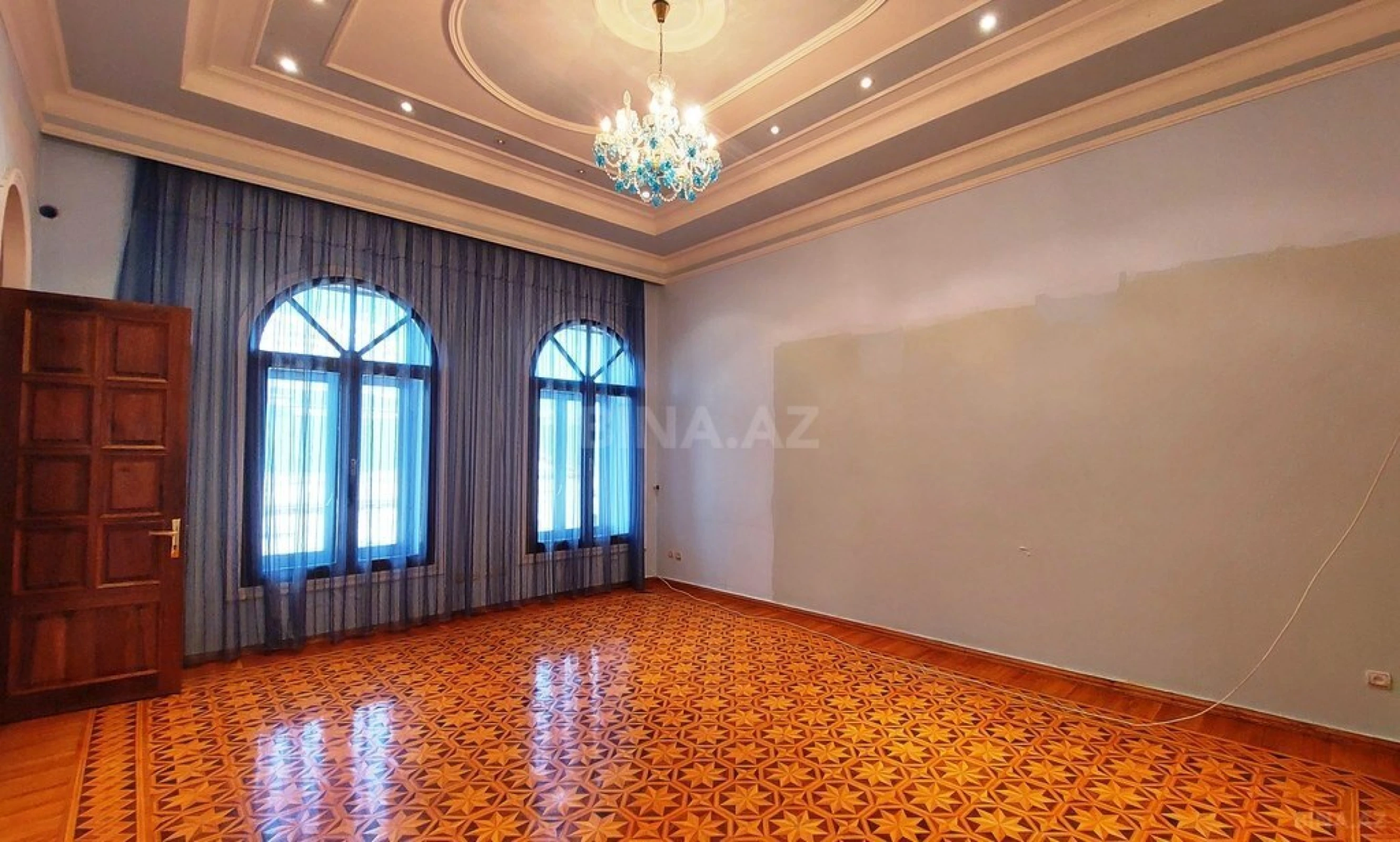 Satılır 7 otaqlı mənzil 750 m²