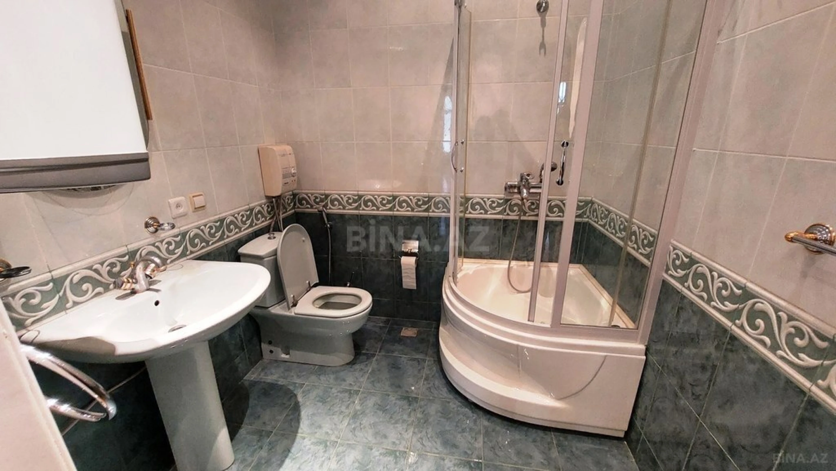 Satılır 7 otaqlı mənzil 750 m²