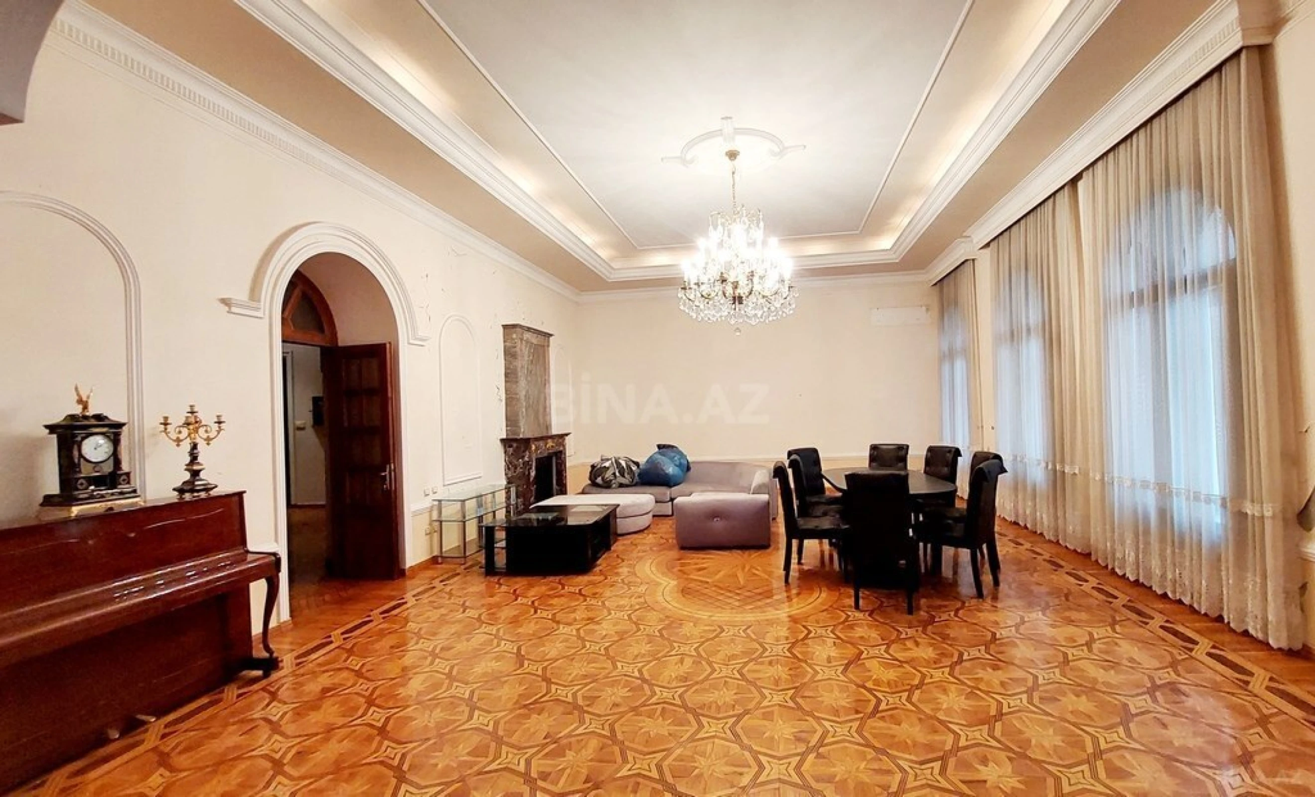 Satılır 7 otaqlı mənzil 750 m²