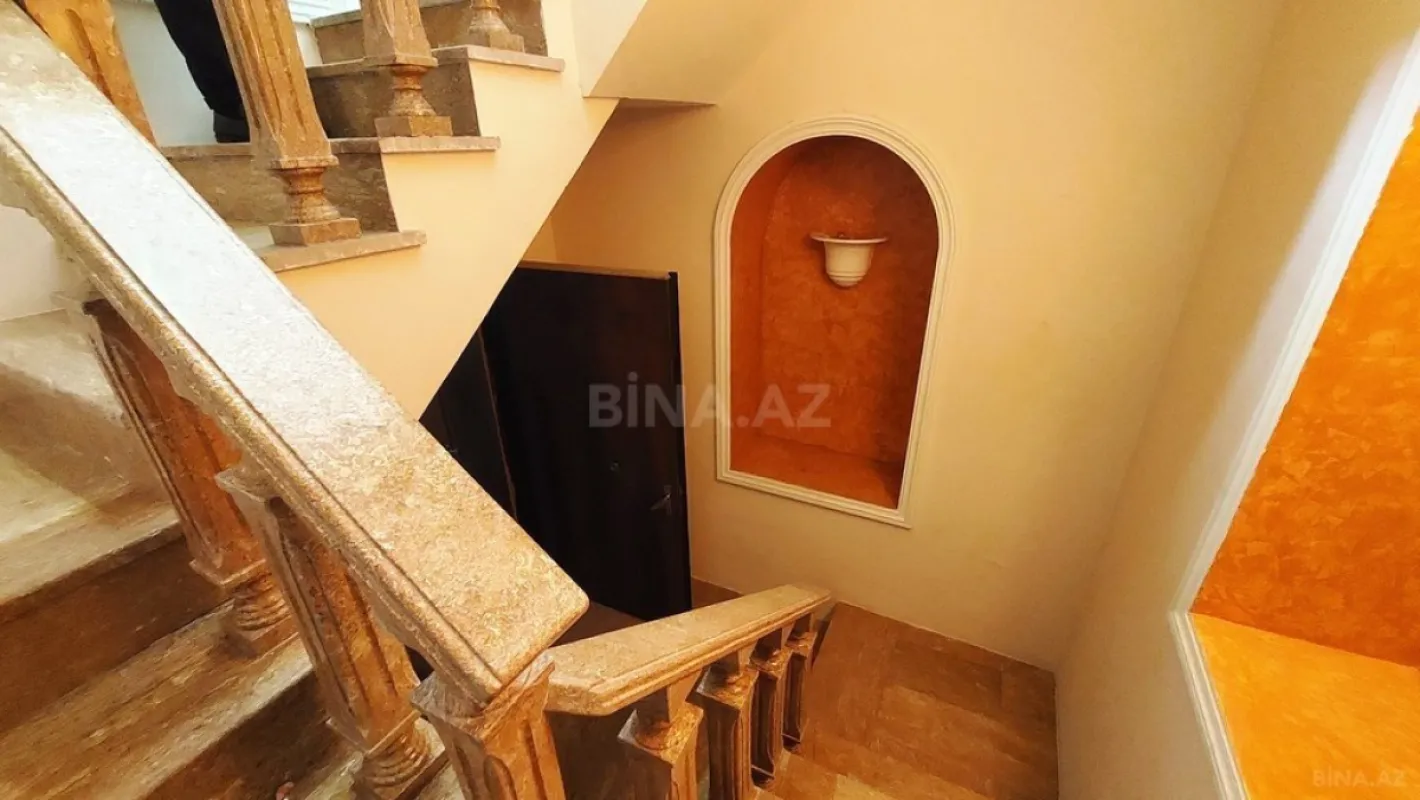 Satılır 7 otaqlı mənzil 750 m²