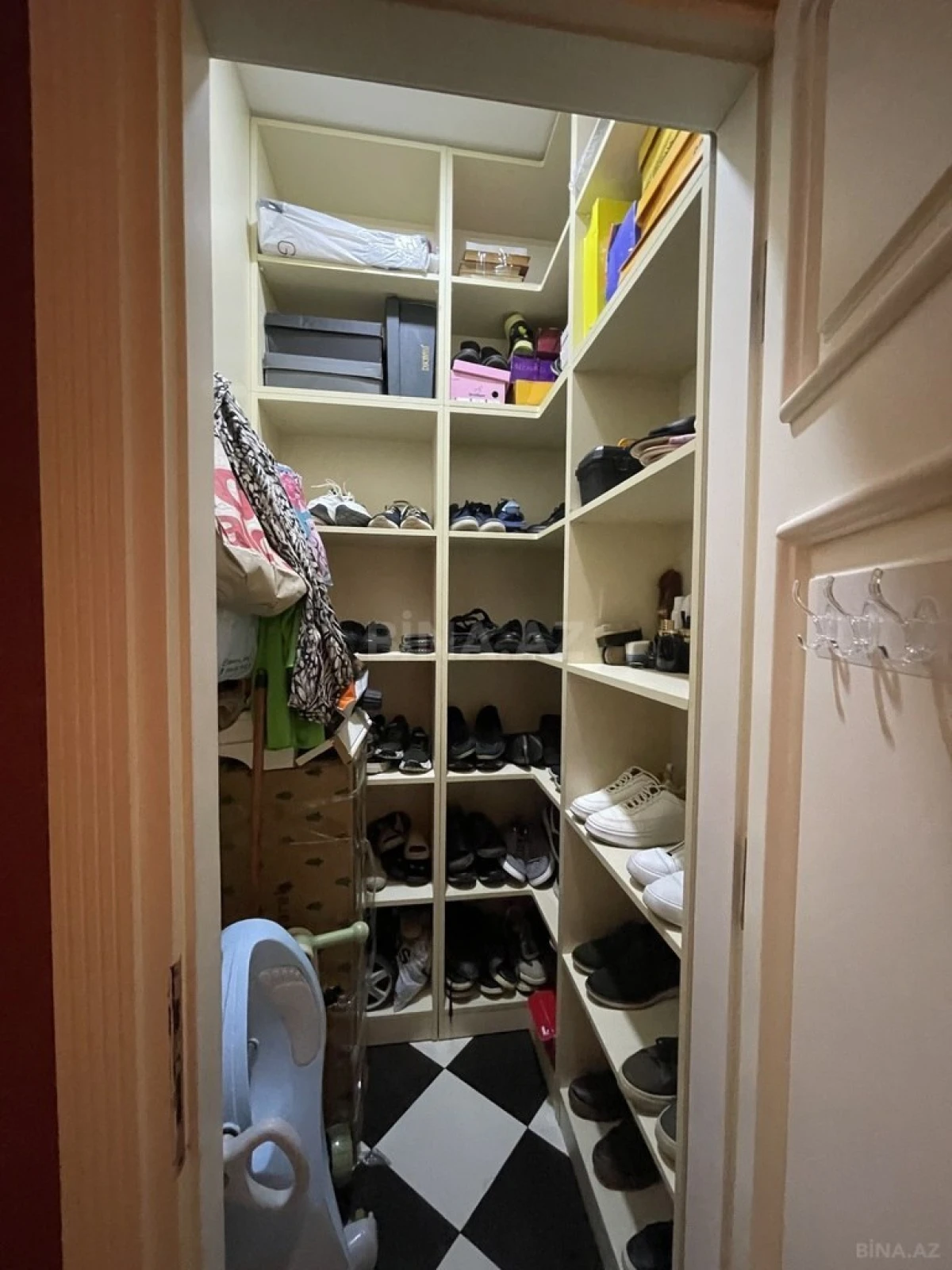 Satılır 3 otaqlı mənzil 135 m²