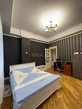 Satılır 3 otaqlı mənzil 135 m²