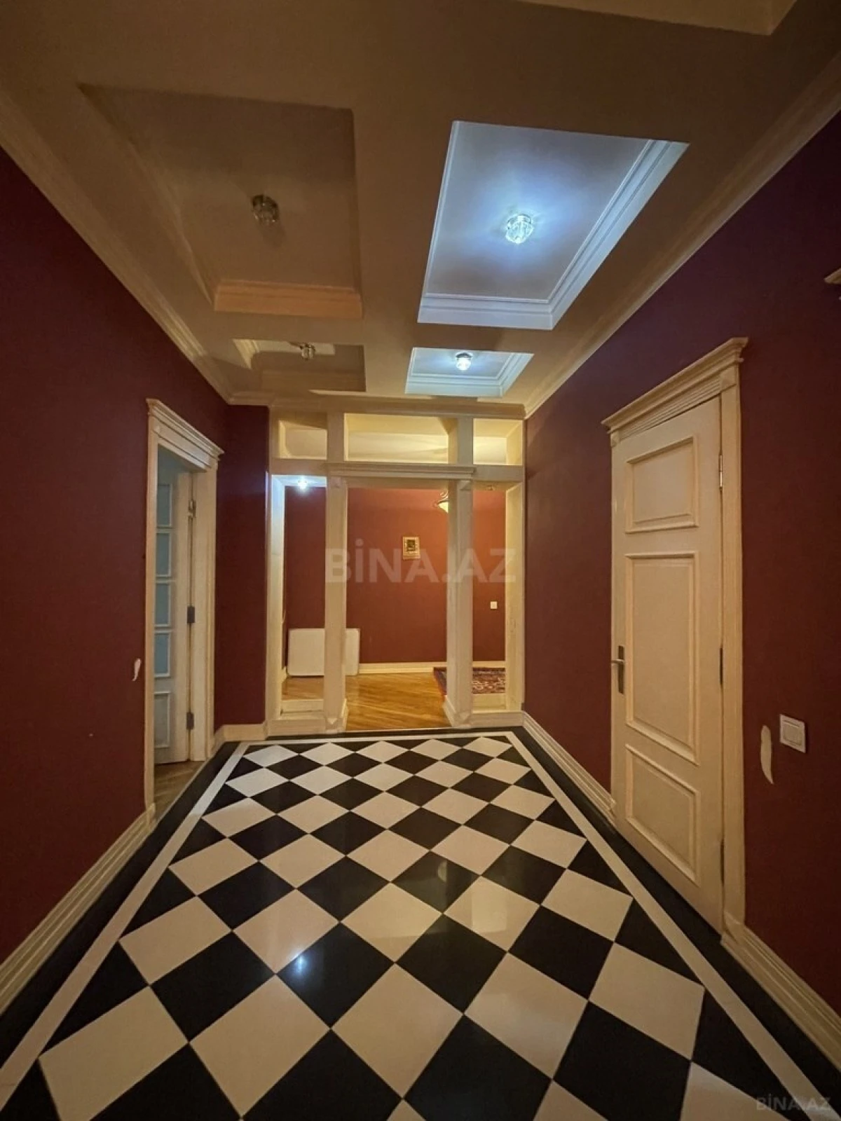 Satılır 3 otaqlı mənzil 135 m²