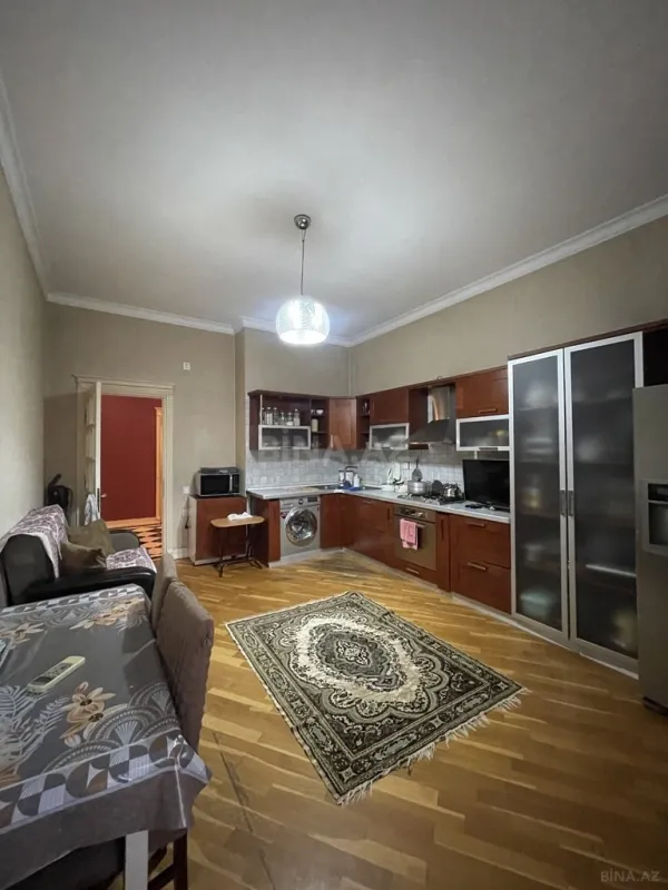 Satılır 3 otaqlı mənzil 135 m²
