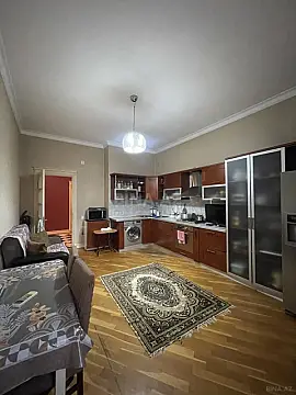 Satılır 3 otaqlı mənzil 135 m²
