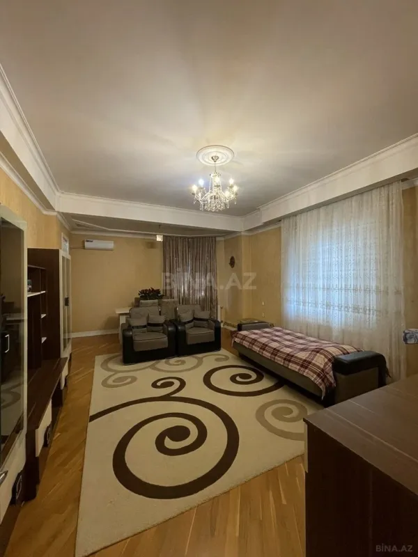 Satılır 3 otaqlı mənzil 135 m²