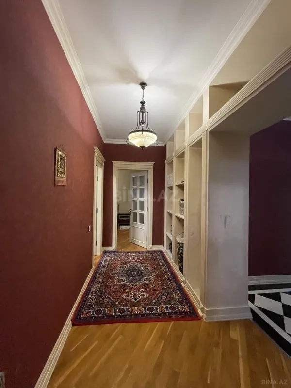 Satılır 3 otaqlı mənzil 135 m²