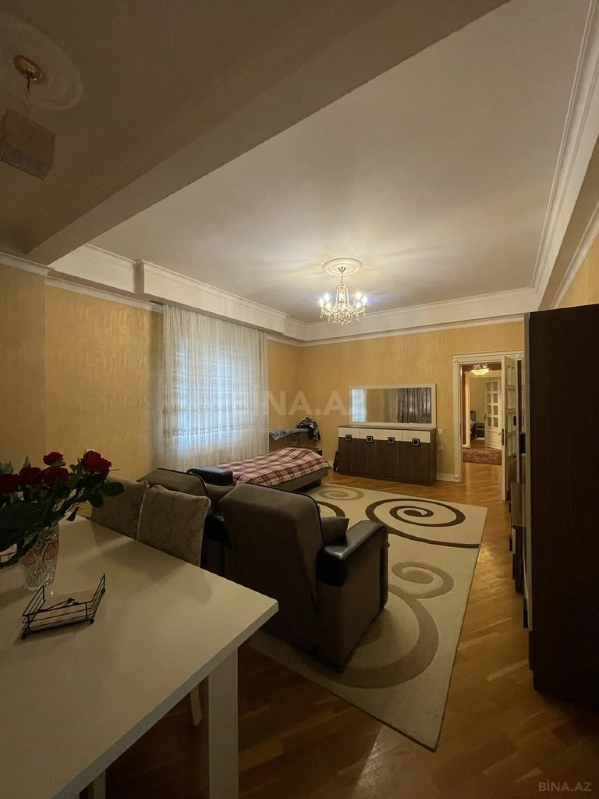 Satılır 3 otaqlı mənzil 135 m²