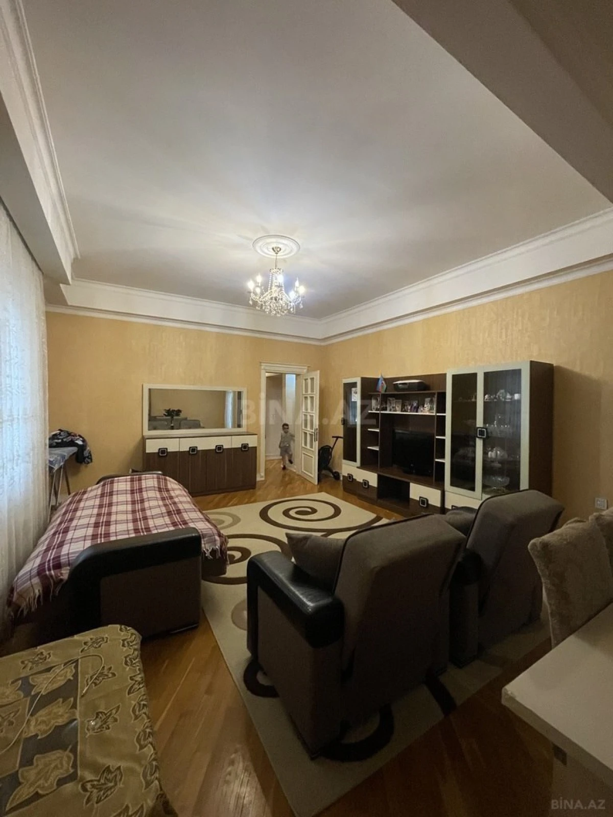 Satılır 3 otaqlı mənzil 135 m²