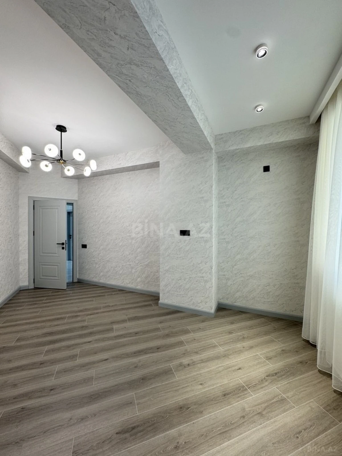 Satılır 3 otaqlı mənzil 107 m²