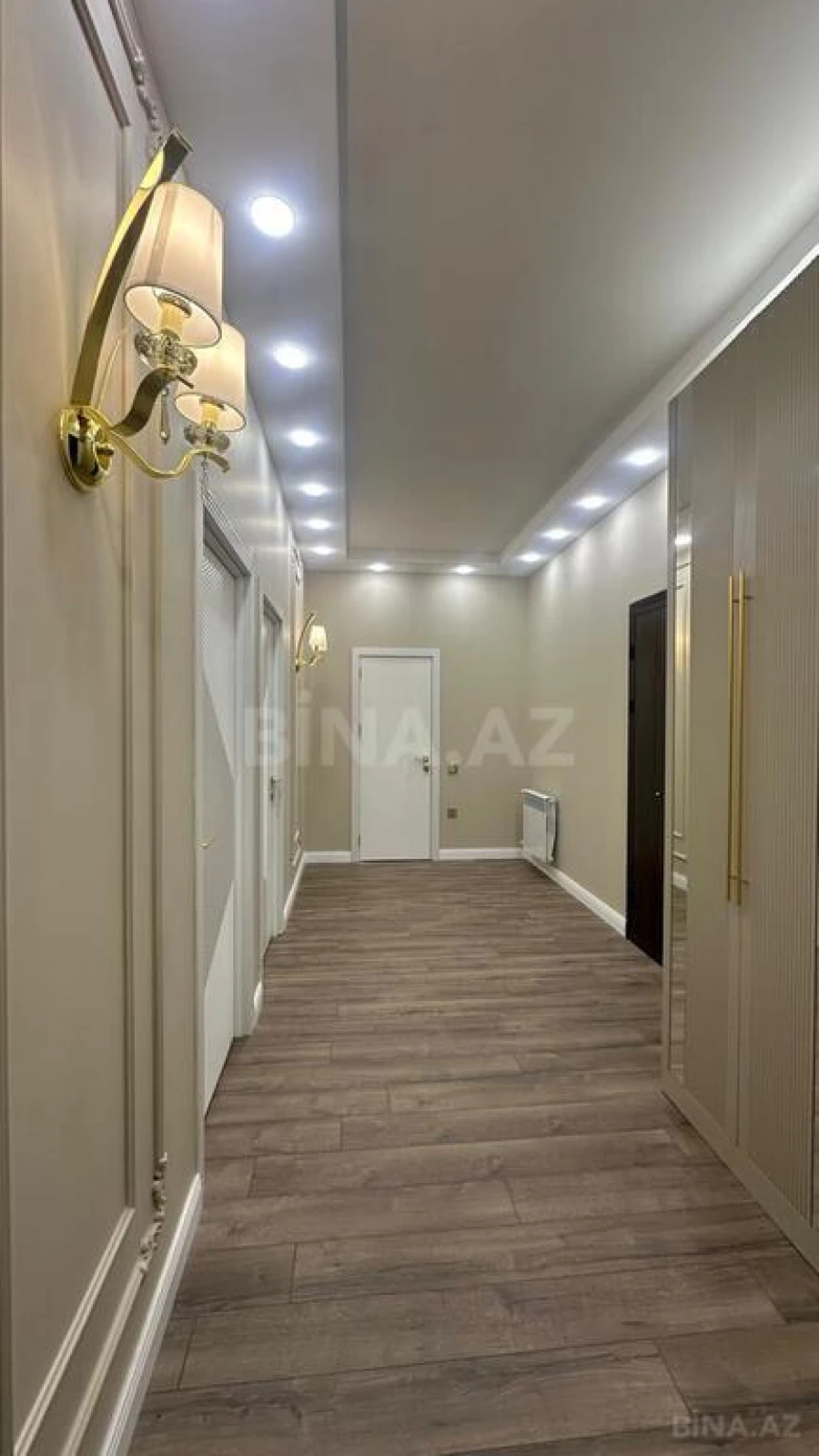 Satılır 2 otaqlı mənzil 81 m²