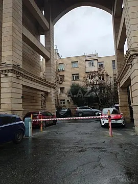 Satılır 4 otaqlı mənzil 118 m²