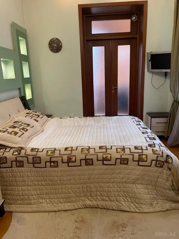 Satılır 4 otaqlı mənzil 118 m²