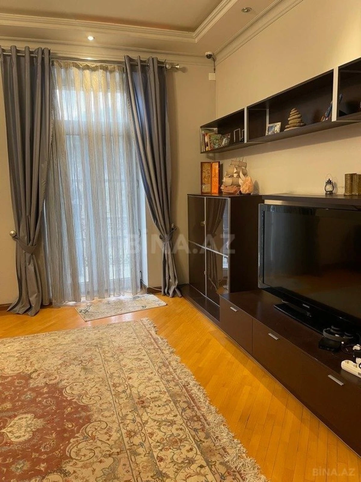 Satılır 4 otaqlı mənzil 118 m²